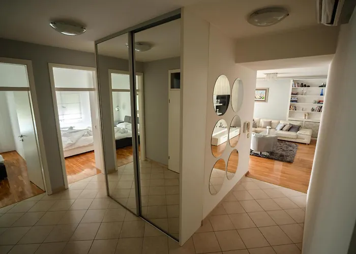 The Rondo By Toro 아파트 *